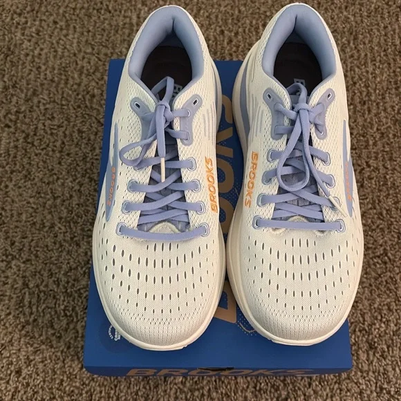 NIB Brooks ghost max 3 WMNS 9.5M - Picture 5 of 6
